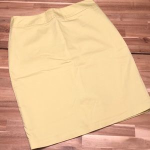 Happy citron-colored pencil skirt